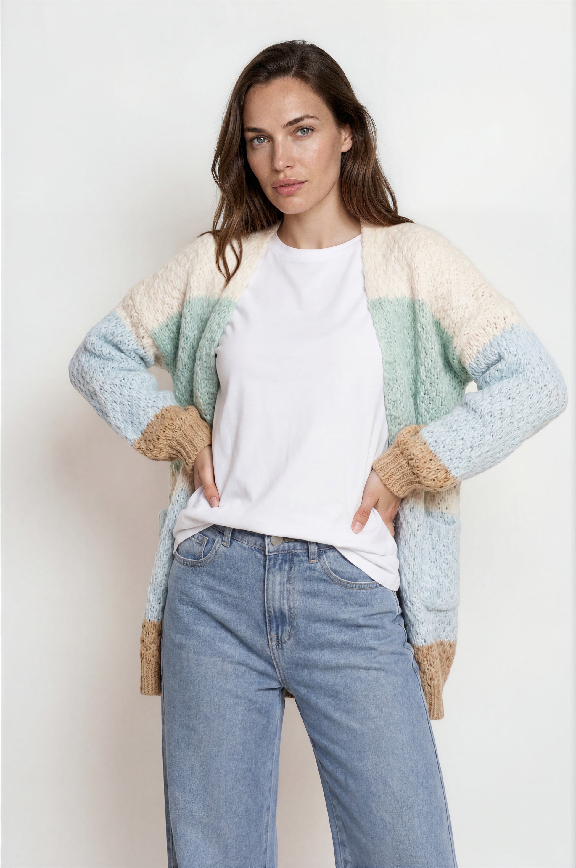 Kash Jeans - Relaxed Mid Rise Mum Jeans in Light Denim