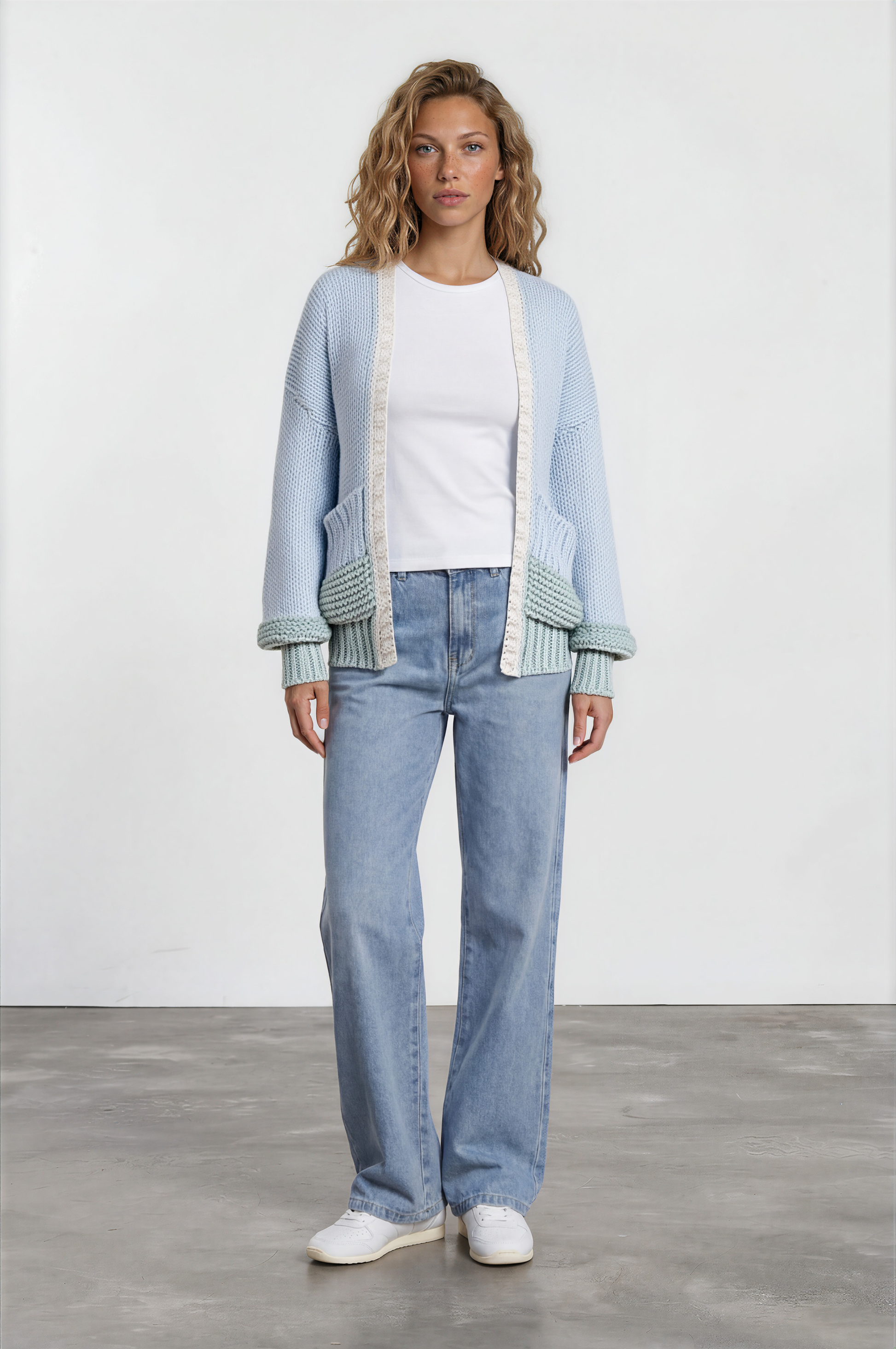 Kash Jeans - Relaxed Mid Rise Mum Jeans in Light Denim