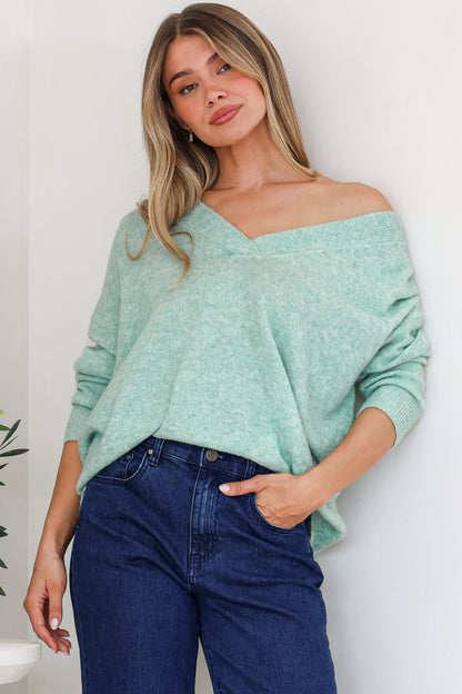 Donoven Jumper - V Neck Lightweight Knit with Ribbed Hemlines in Light Green