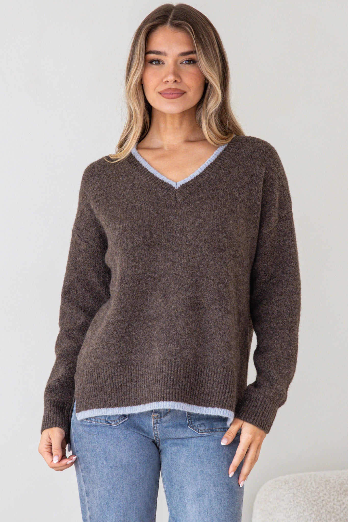 Edan Jumper - V-Neck Contrast Trim Step Hem Jumper in Chocolate
