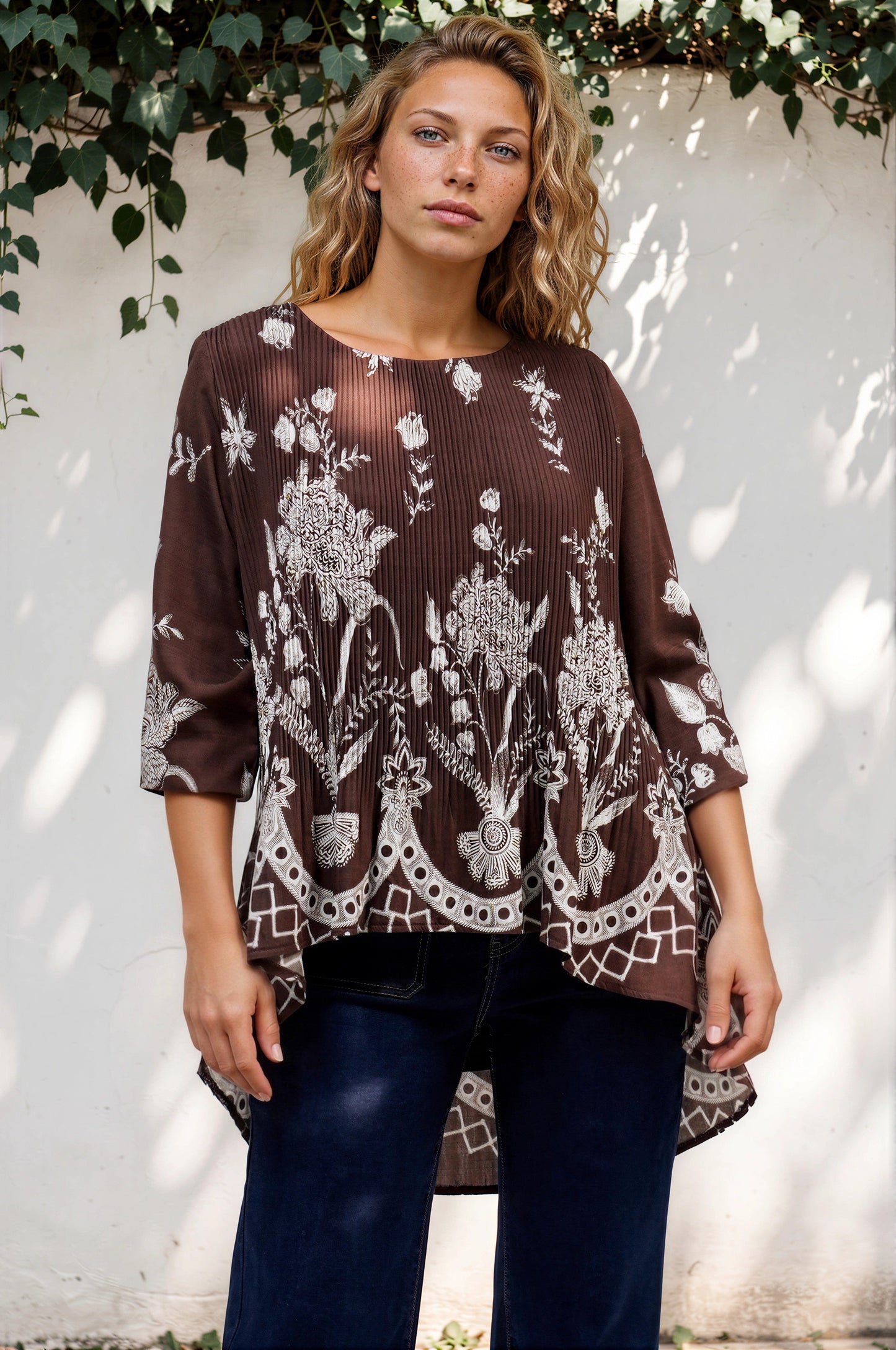 Gelina Top - Crew Neck Pleated High Low Pull Over with Balloon Sleeves in Gerry Print Chocolate