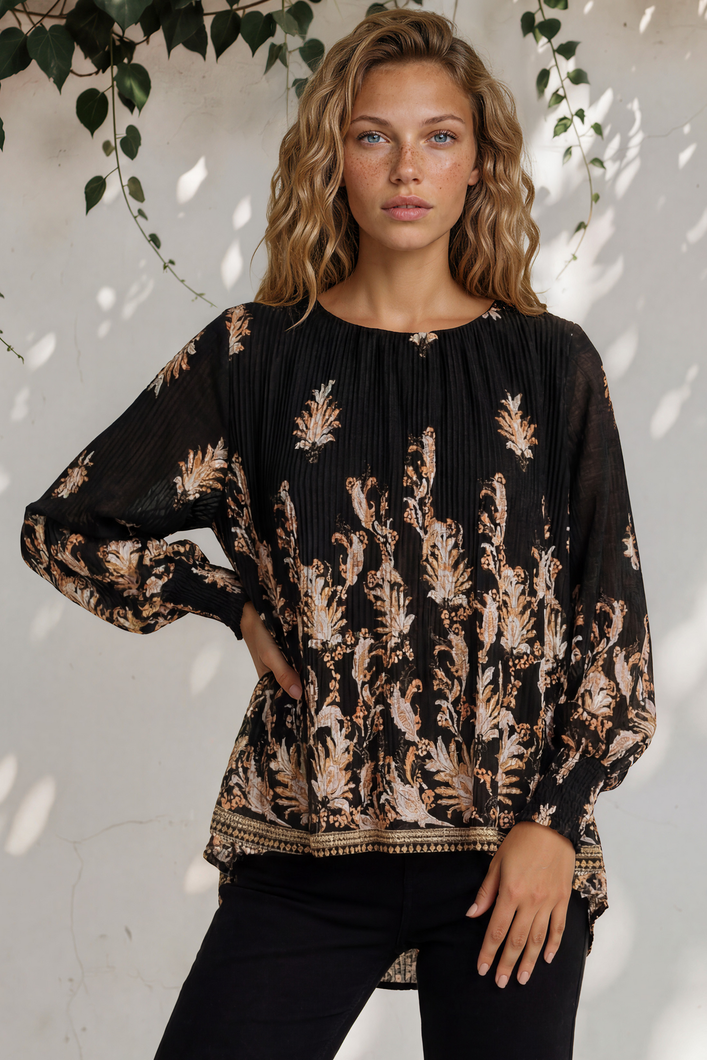 Gelina Top - Crew Neck Pleated High Low Pull Over with Balloon Sleeves in Lynsey Print Black