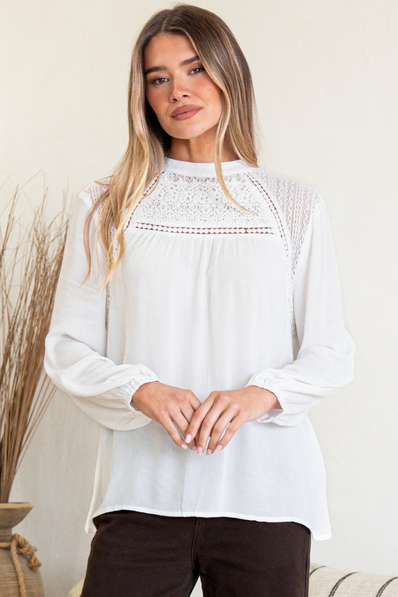 Sorbonne Top - Crew Neck Lace Splicing Pull Over with Balloon Sleeves in White