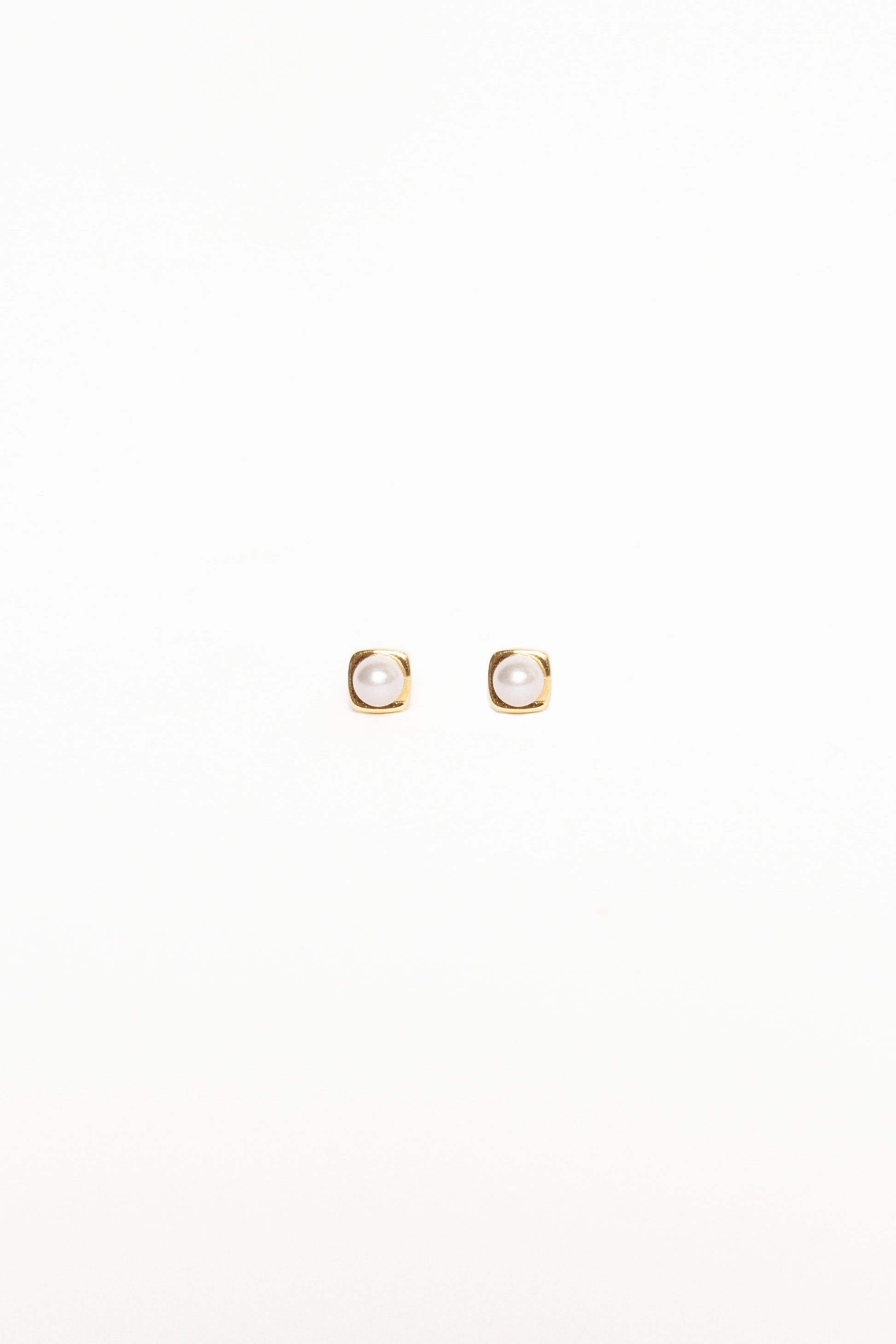 Helene Stud Earrings - Gold/Pearl