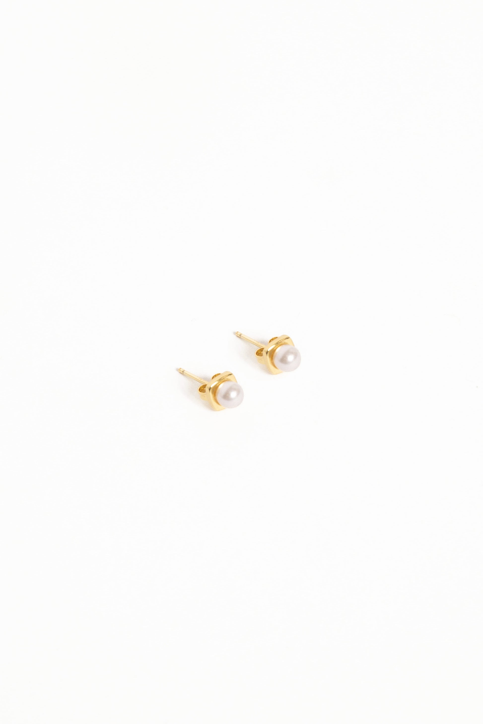 Helene Stud Earrings - Gold/Pearl