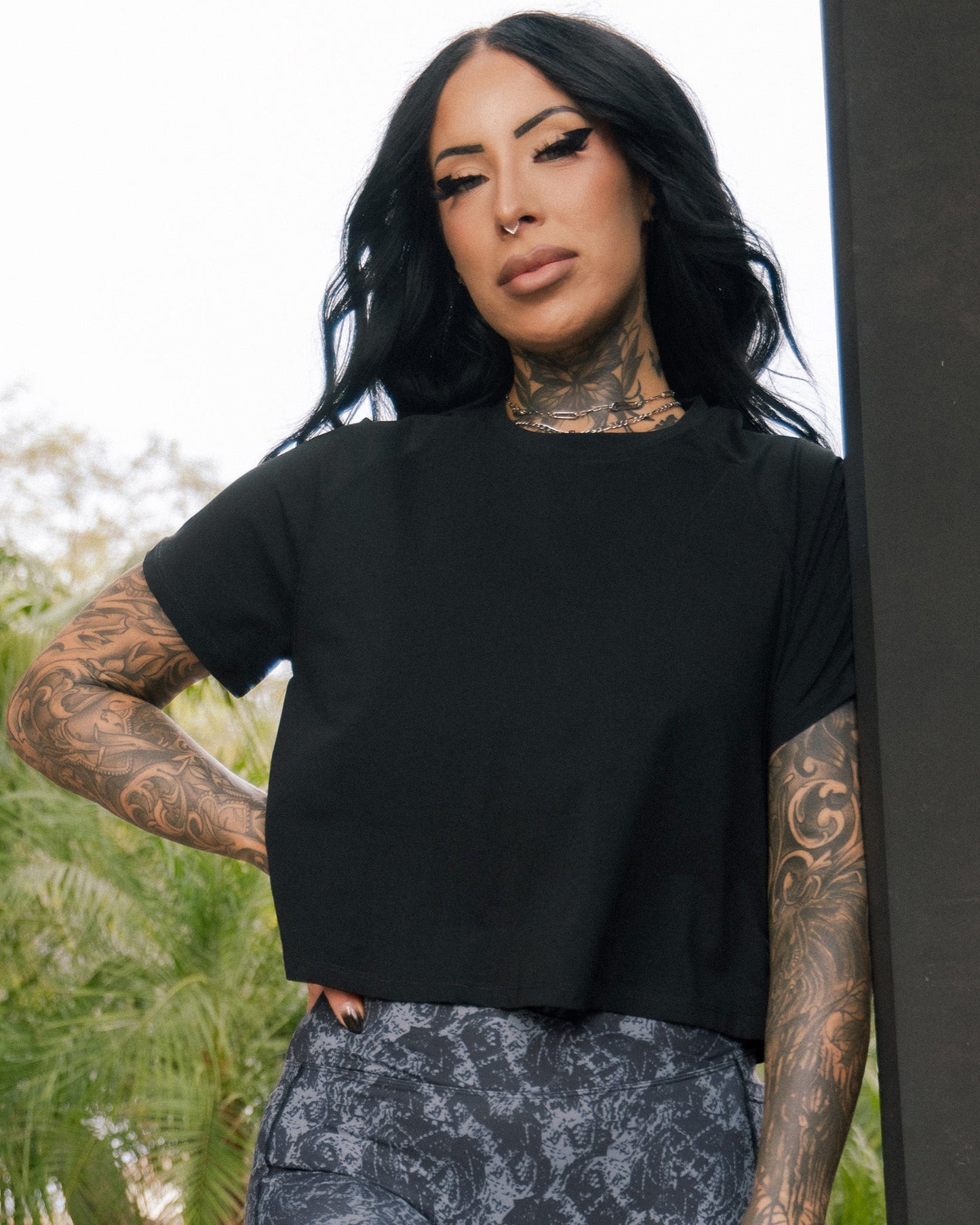 Women's Essential Cropped Tee - Black